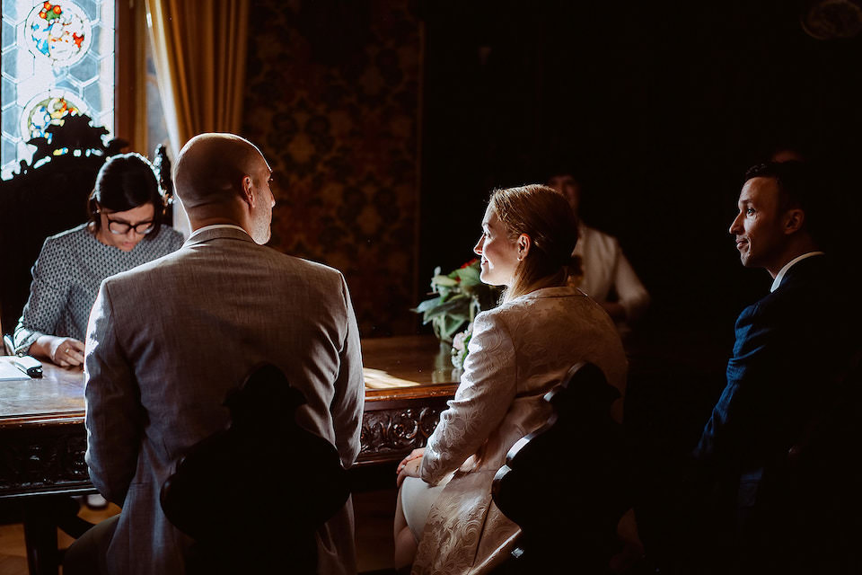 Das Brautpaar im alten Trausaal im Rathaus Deidesheim bei einer Hochzeit