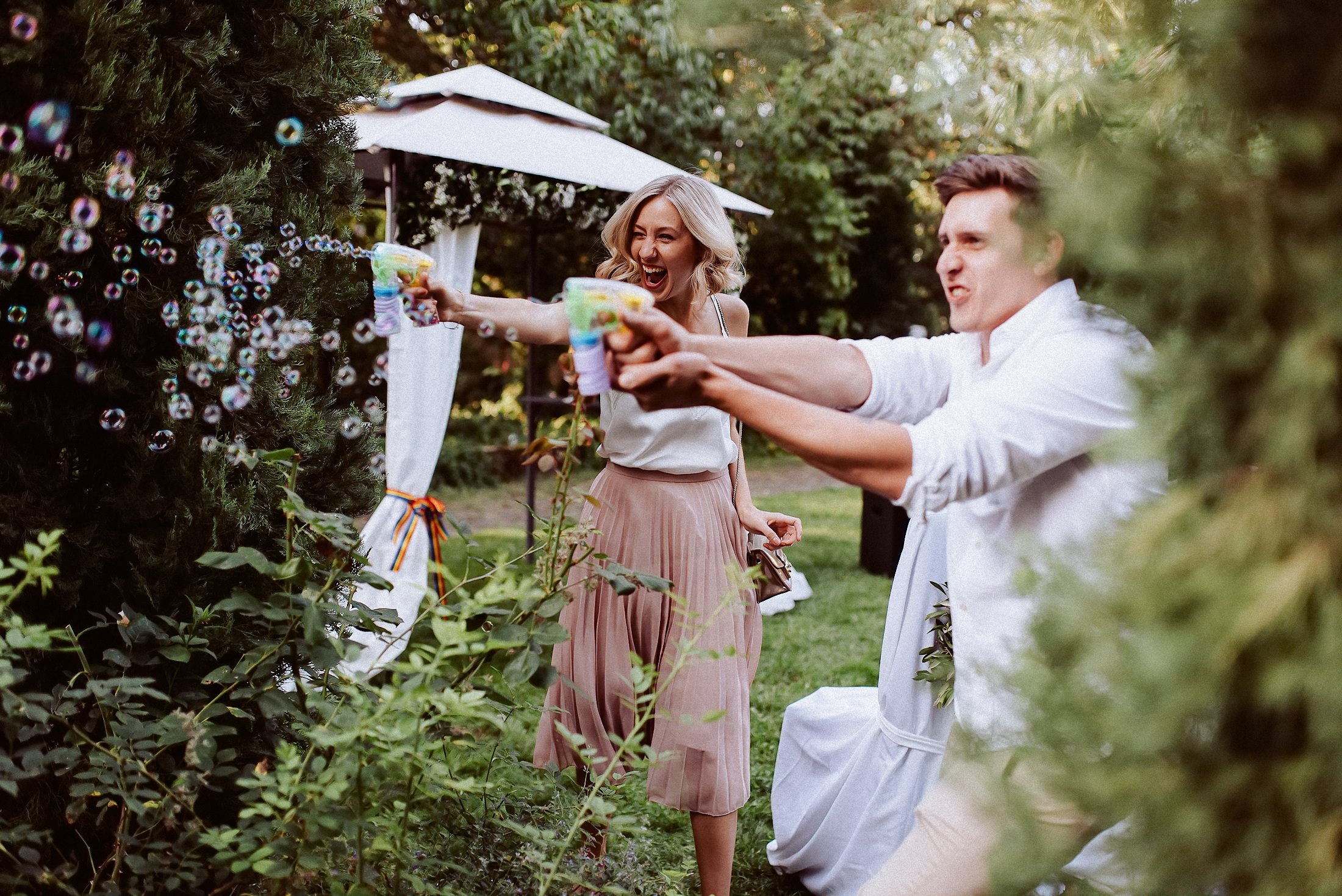 Seifenblasen bei der Hochzeit im Morrhof