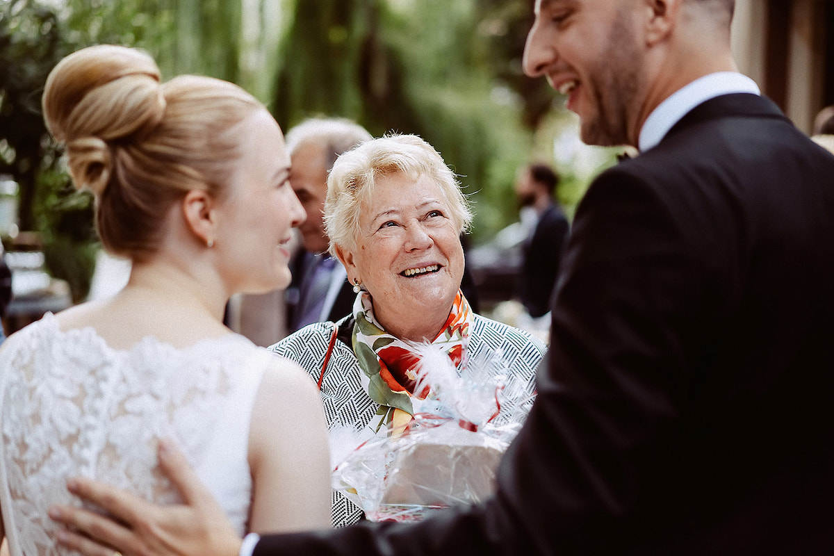 Gratulation nach der Hochzeit in Deidesheim bei Weingut von Winning