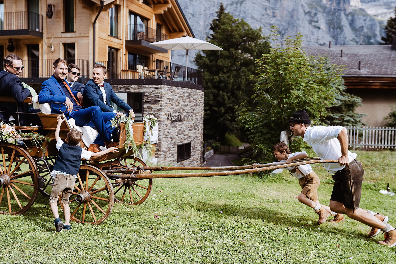 hochzeitsfotograf mürren schweiz kutsche