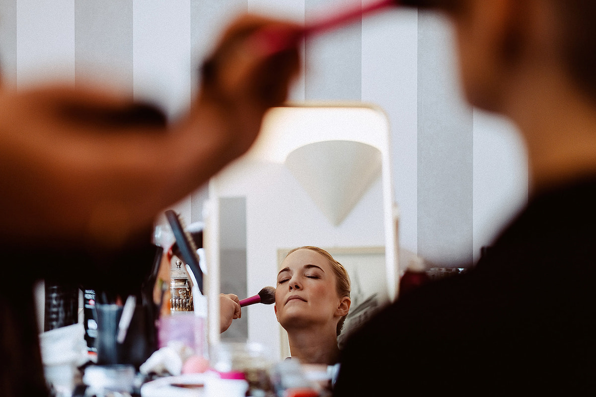 Getting Ready der Braut bei ihrer Hochzeit in Deidesheim